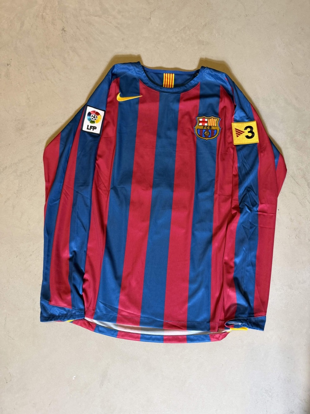 Nike FC Barcelona Ronaldinho Home Jersey 2005/06- Size Medium